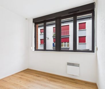 En plein centre ville avec stationnement - Photo 4