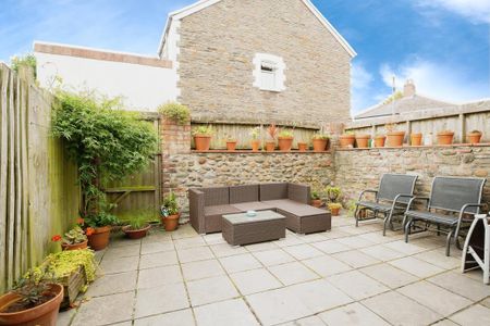 4 bedroom terraced house to rent - Photo 2