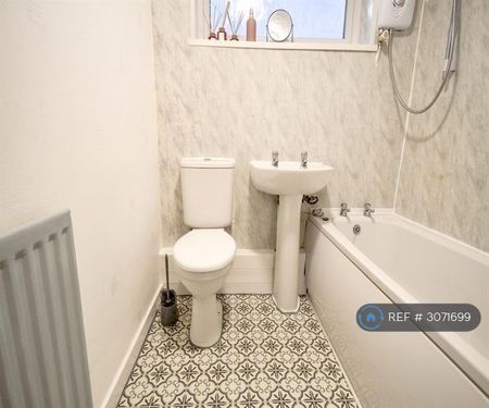 3 bedroom terraced house to rent - Photo 4