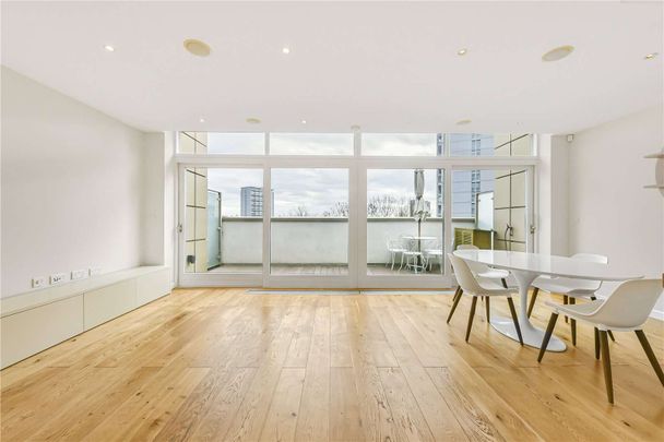 A two bedroom duplex apartment with private terrace, concierge and lift. - Photo 1