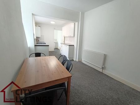 2 bedroom flat to rent - Photo 4