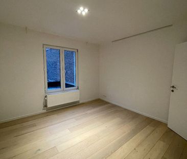 Ruime woning met 3 slaapkamers en 3 badkamers en open zolderkamer - Photo 4