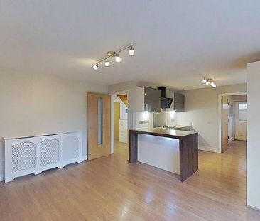 4 bedroom detached house to rent - Photo 2