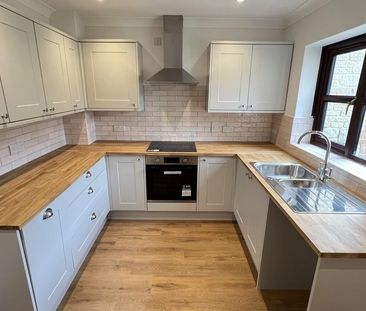 2 bedroom semi-detached house to rent - Photo 4