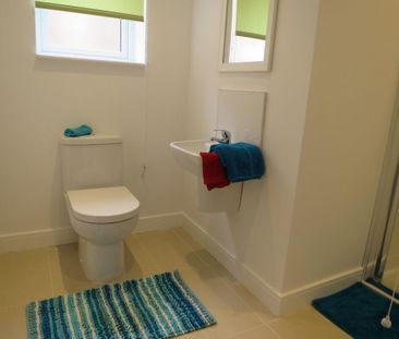 3 bedroom flat to rent - Photo 2