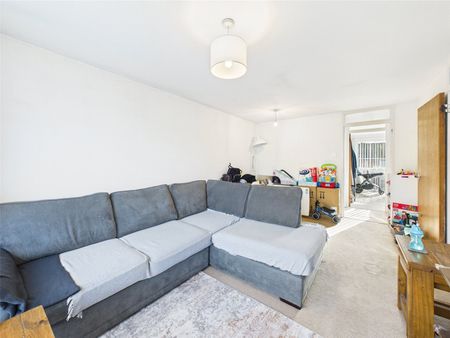 Oakley Close, Isleworth, Middlesex, London, TW7 - Photo 3