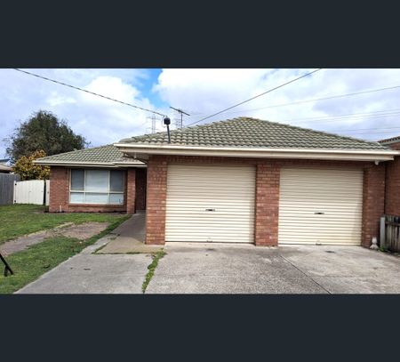 12 Glendye Court, Corio, Vic 3214 - Photo 2