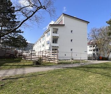 Erstbezug durch Aufstockung! - Helle 2-Zimmer-Wohnung mit Terrasse - Photo 2