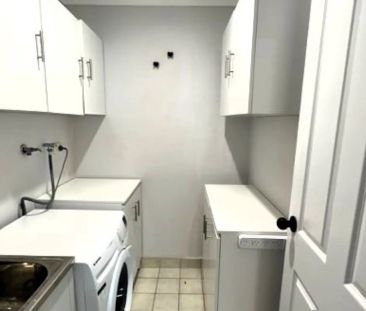 Modern Oversized Two Bedroom Apartment - Photo 5
