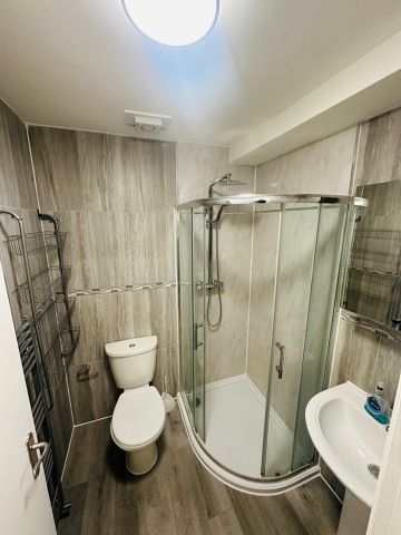 1 Bed Flat, Station Parade, IG11 - Photo 5