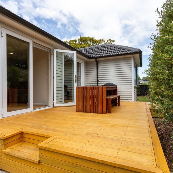 Beautifully Renovated 3-Bedroom Home in a Prime Christchurch Location! - Photo 1