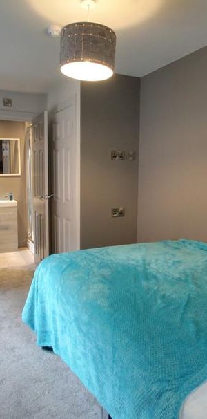 1 bedroom in a house share to rent - Photo 1