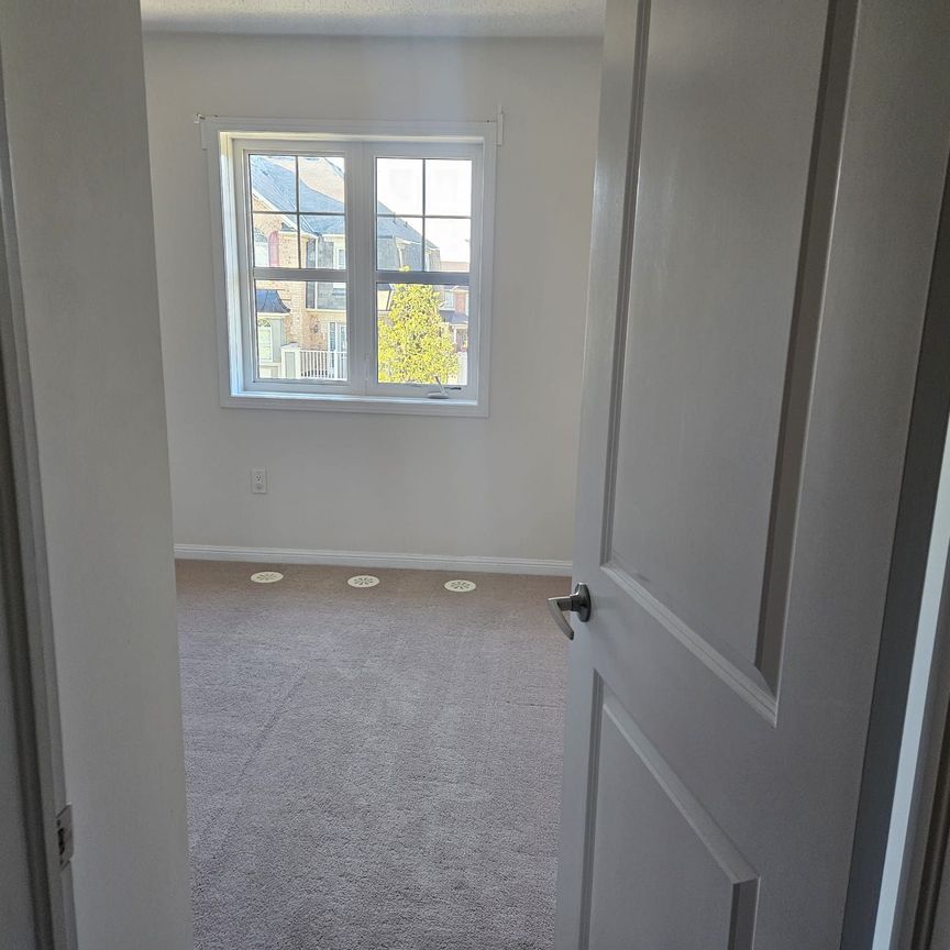 For Lease - 240 SEPTIMUS Heights, Milton, Ontario - Photo 1