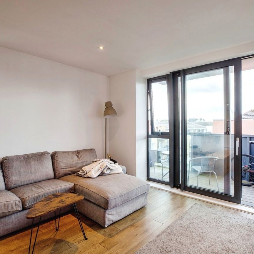3 Bed Flat, Hardford Street, E1 - Photo 1