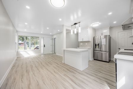 For Lease - 225 Essex Avenue, Richmond Hill, Ontario - Photo 4