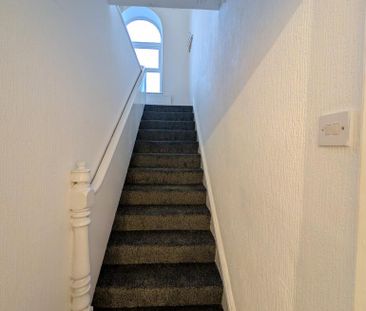 3 bedroom flat to rent - Photo 2