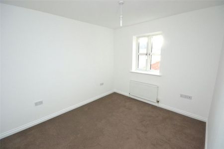 3 bedroom end of terrace house to rent - Photo 3