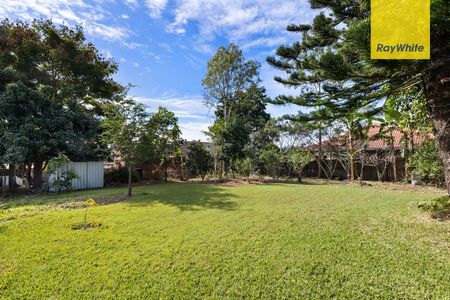 Spacious High-Set Brick Home with Pool & Entertaining - Photo 4