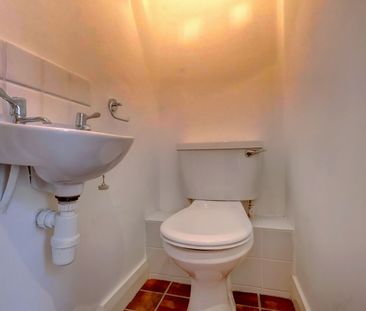 3 bedroom semi detached house to rent - Photo 6