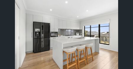 Prime Location With Bay Views - Photo 3