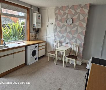 2 bedroom terraced house to rent - Photo 4