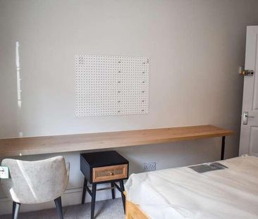 Thesiger Street - Bed, LN5 - Photo 4