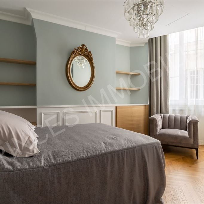 Location Appartement Paris 7 4 Pièces 129 m² - Photo 1