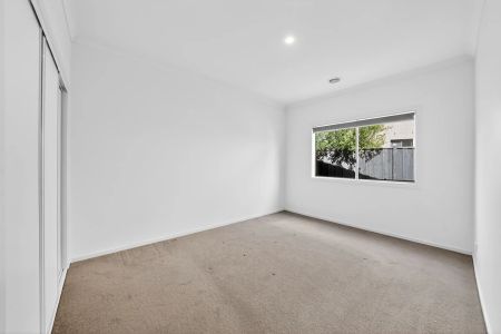 NORTH FACING FAMILY HOME - Photo 2