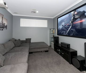 Modern Family Haven - Photo 3