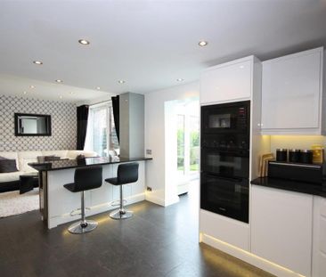 6 bedroom detached house to rent - Photo 1