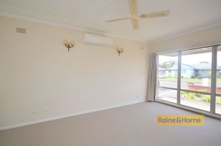 GREAT LOCATION, ROOM FOR ALL THE FAMILY! - Photo 3