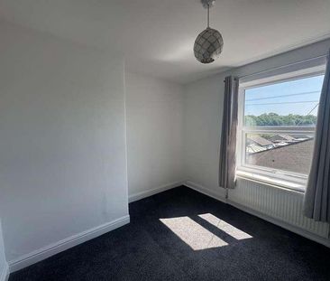 Coronation Street, Oakenshaw, BD12 - Photo 2