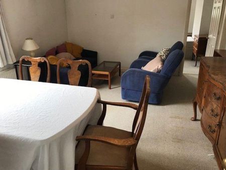 3 bedroom flat to rent - Photo 3