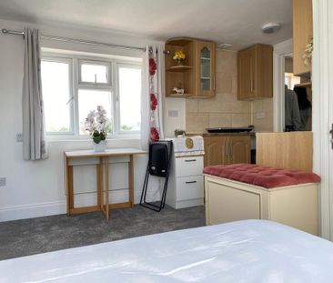 Studio to rent - Photo 1