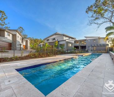 3 BEDROOM TOWNHOUSE IN POOL COMPLEX - Photo 4