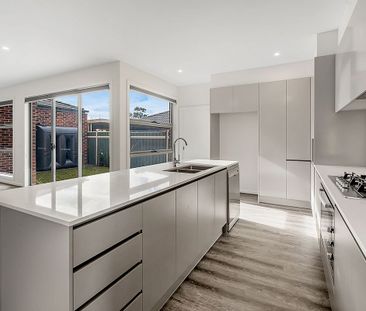 Modern, Spacious & Central Location! - Photo 6