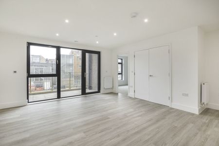Flat to rent - Medway Street, Chatham, ME4 - Photo 3