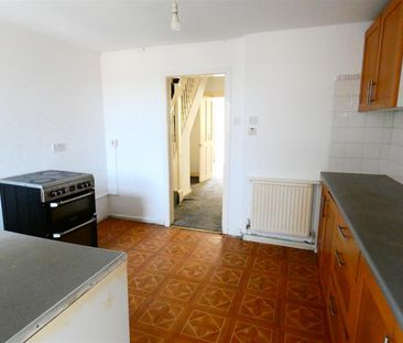 2 Bedroom Terraced House for Rent - Photo 4