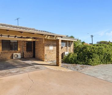 Spacious Villa with Lush Garden Courtyard and Lifestyle Appeal - Photo 6