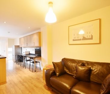 3 Bed - Warwick Street, Heaton - Photo 2