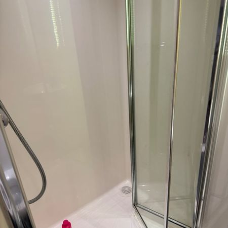 Studio Flat, Sycamore House, LS3 - Photo 3