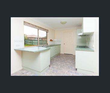 Charming Family Home in Crestmead - Photo 5