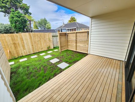 Three Bedroom Townhouse - Photo 3