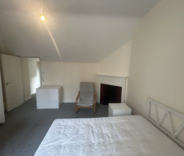 Studio Flat, High Street, BS1 - Photo 2