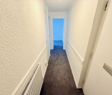 2 bedroom Flat To Let - Photo 3