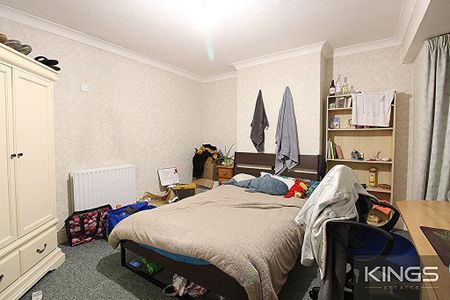 5 bedroom semi-detached house to rent - Photo 4