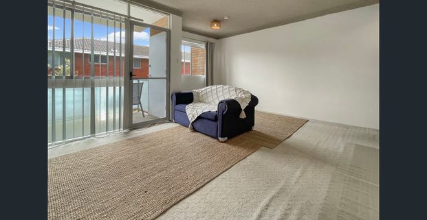 Updated two bedroom apartment with garage - Photo 1