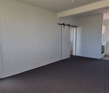 Centrally Located Apartment - Water Included! - Photo 1