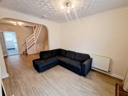 PETERBOROUGH - Photo 3