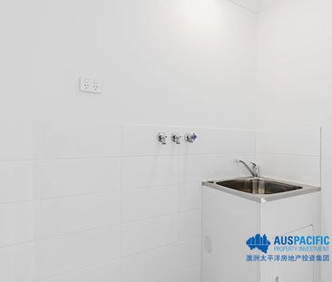 New-ish Family Home in Upper Point Cook! - Photo 3